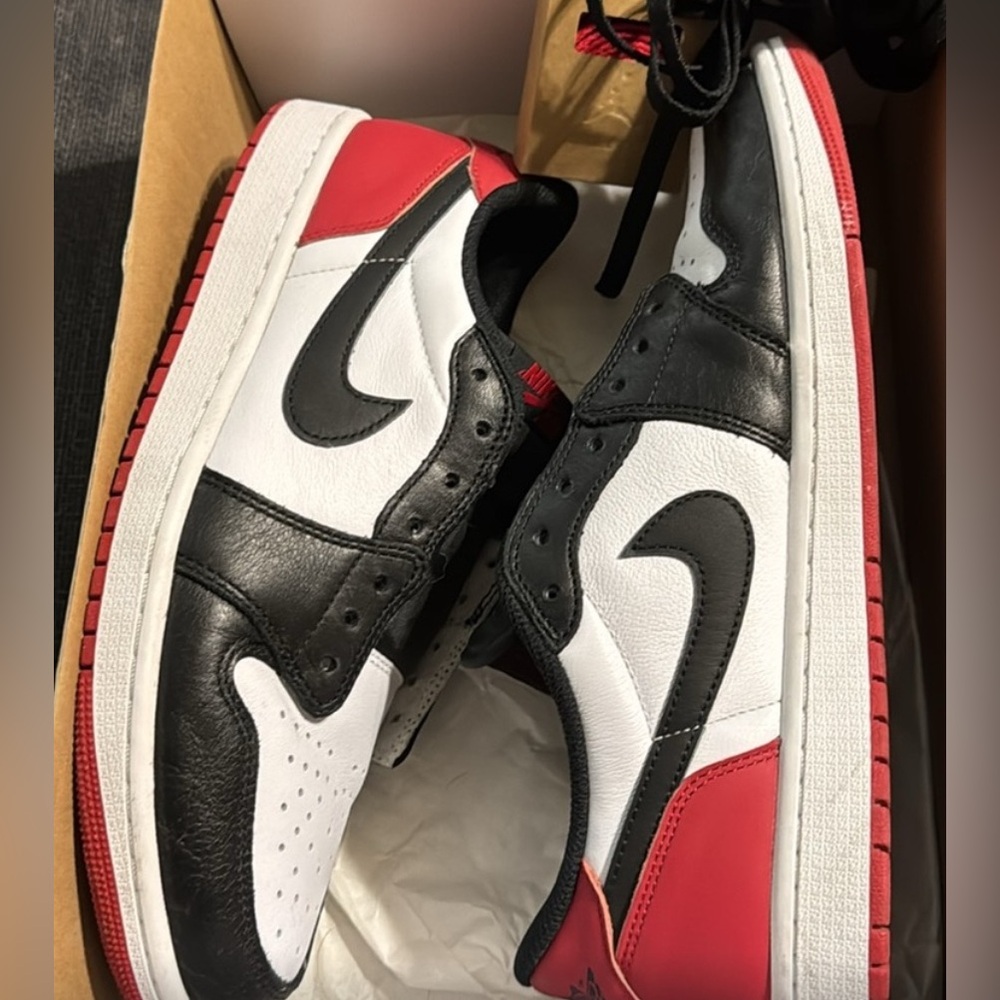 Jordan 1 Low OG - Black/Red/White